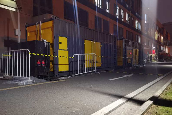 日喀则柴油发电机组的输出电压是如何调节的？